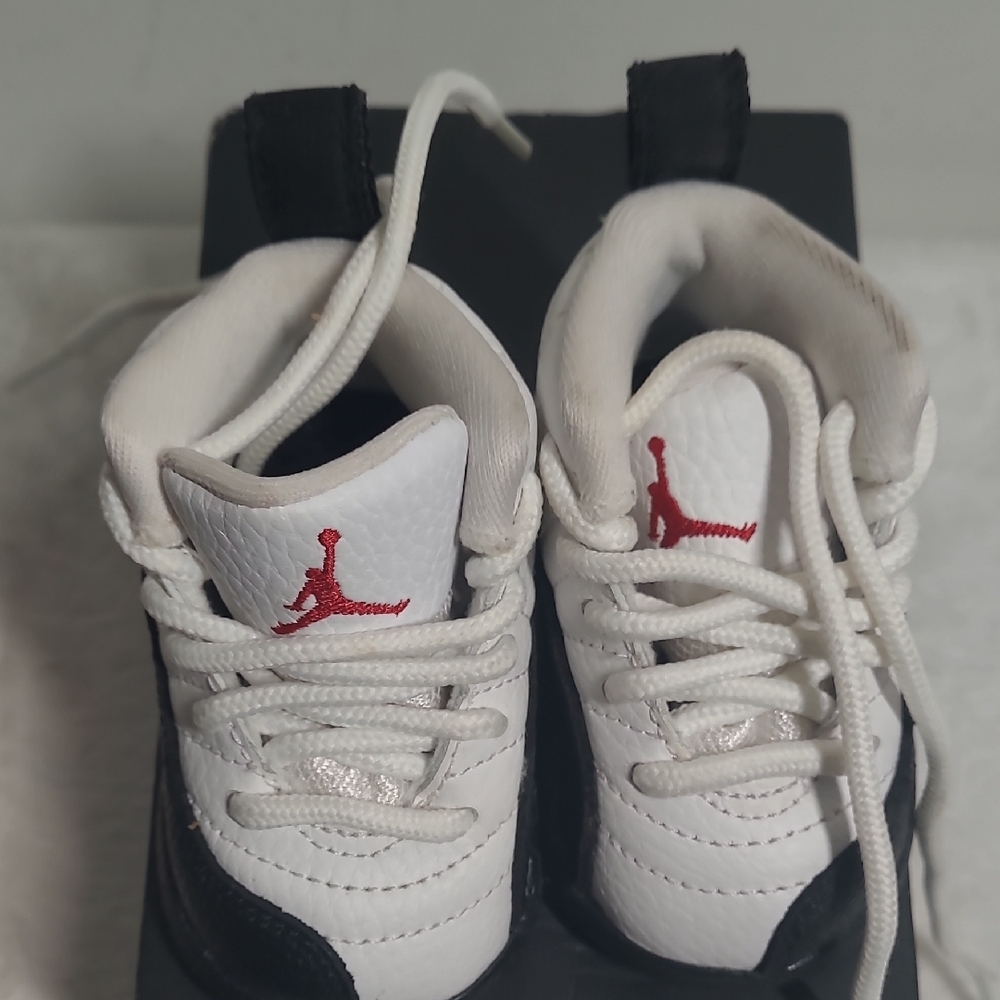 Jordan White and Black Sneakers Classic Basketball Design - Picture 2 of 8